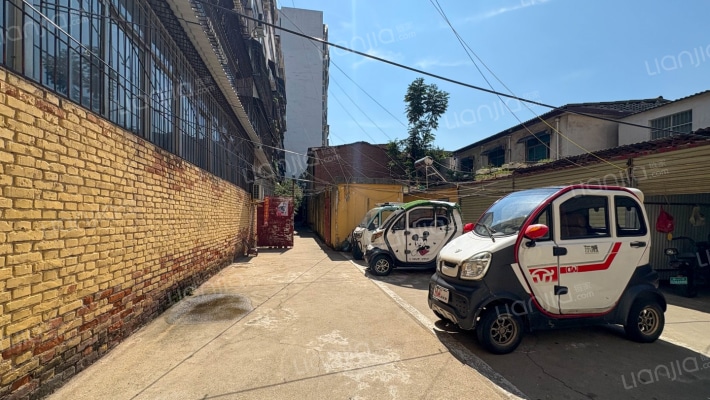 麻纺厂家属院外景图