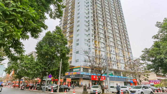 和安商都小区外景图