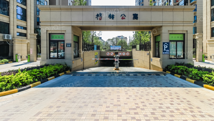 万像格林公寓外景图