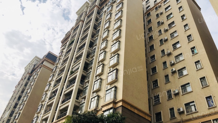 海骏达海伦堡外景图