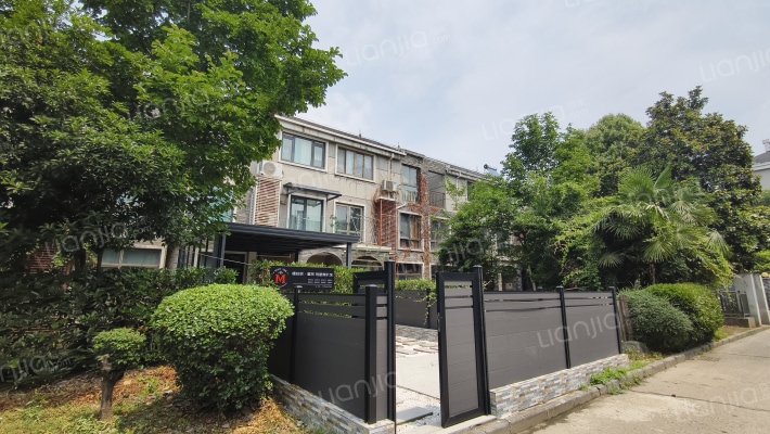 伯爵山庄外景图