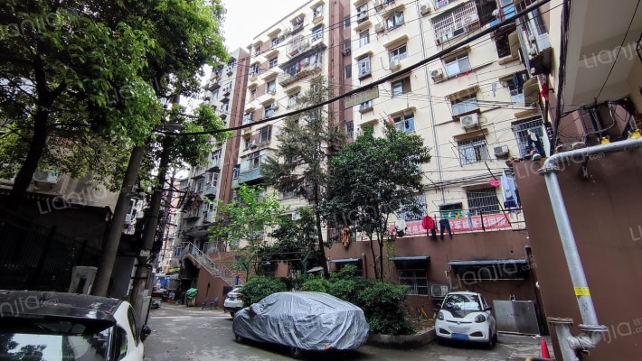 玉三小区外景图