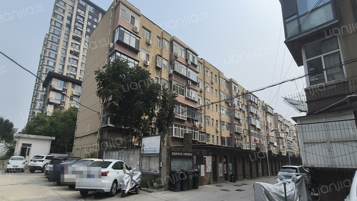 三鹿宿舍东区外景图