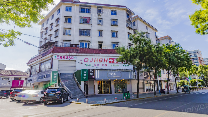 华伦商城外景图