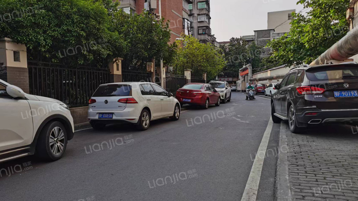 建委家属院外景图