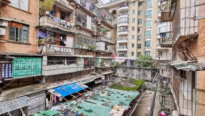 公交宿舍外景图