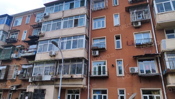 修配大楼外景图