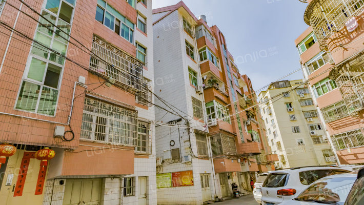 桥墩水库宿舍外景图