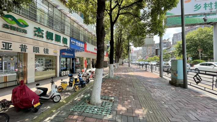 新天商住楼外景图