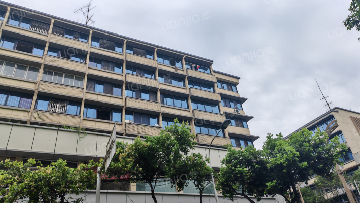 女子商场宿舍外景图