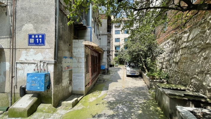 乌当区工商局宿舍外景图