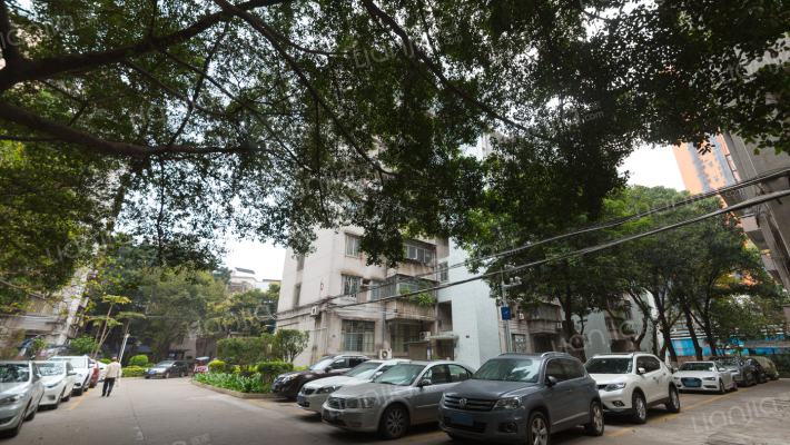 广东轻工学院宿舍外景图