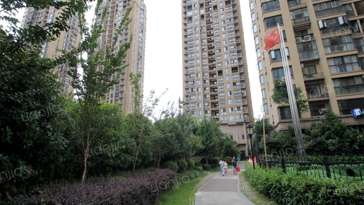 中一九骏外景图