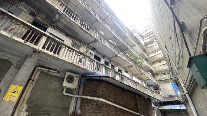 药业公司宿舍外景图