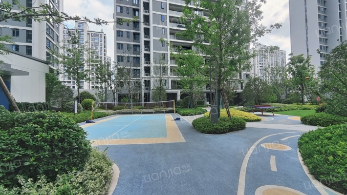 晴翠秋时府外景图