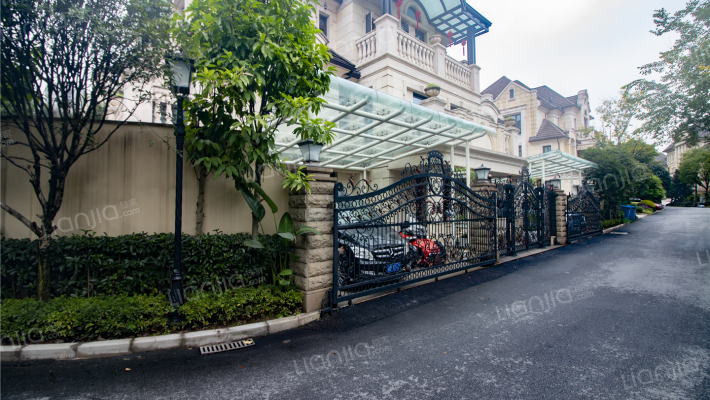 融创尊爵堡外景图