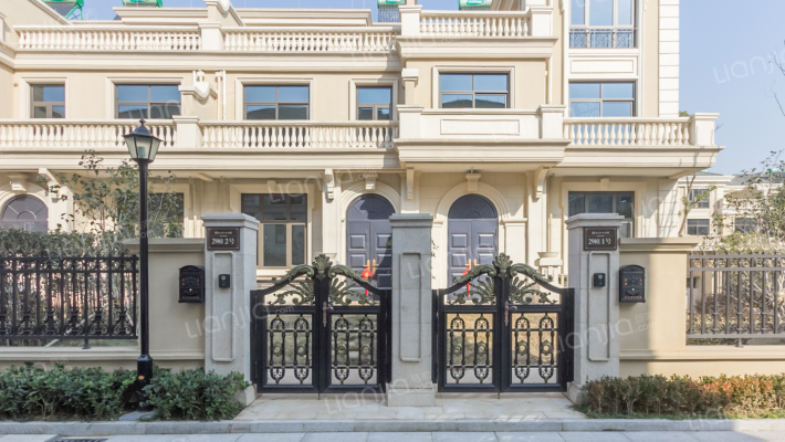 昆仑府天鹅堡外景图