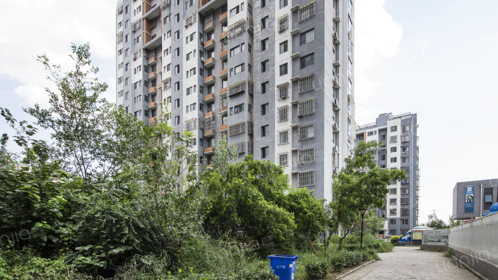 安联-水晶城外景图