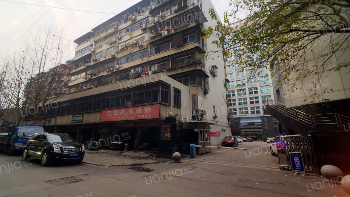 黄孝北路13号银行宿舍外景图