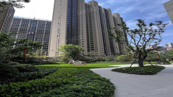 龙湖三千城外景图