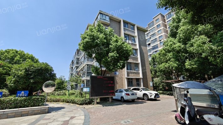 东城商业广场外景图