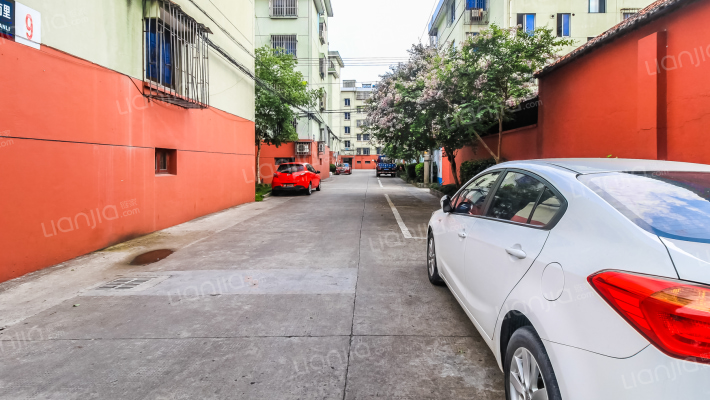 碧云南里外景图