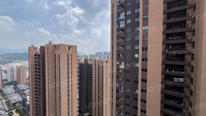 海伦堡大城小院外景图