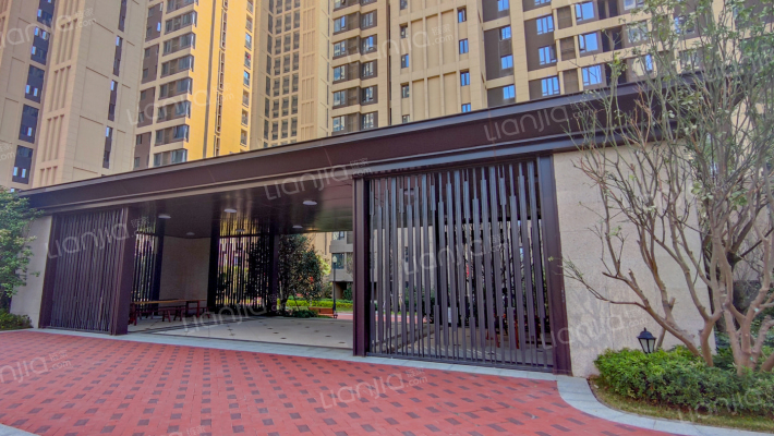华润中央公园由福清市润投房地产开发有限公司于2000年建成;楼栋总数