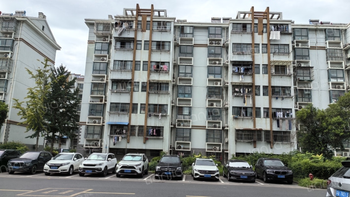 横岭新寓外景图