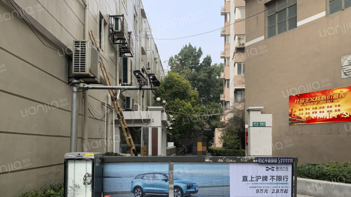 五环大楼外景图