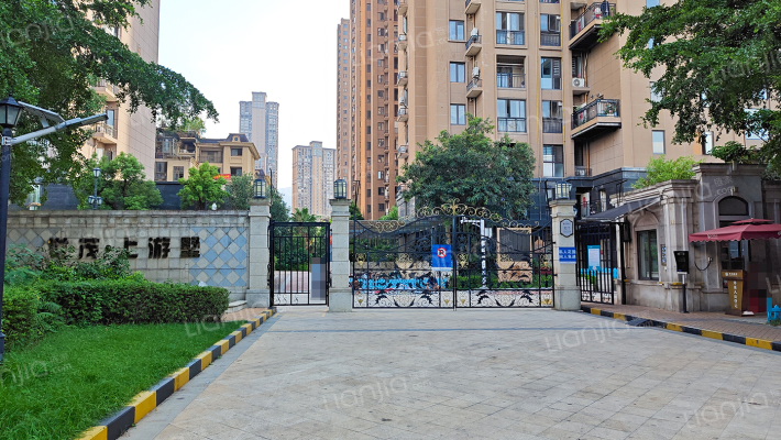 世茂上游墅二期外景图