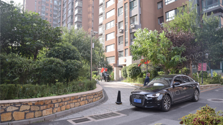 泊岸华庭外景图