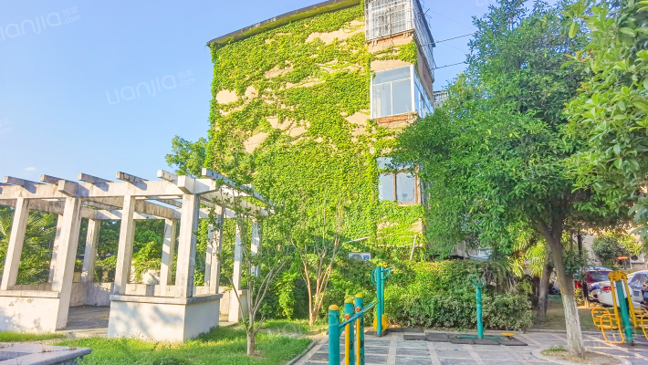 水产宿舍外景图