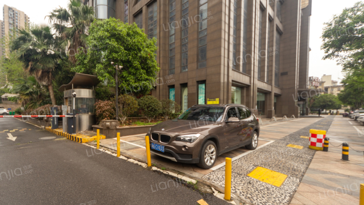 金色屋顶外景图