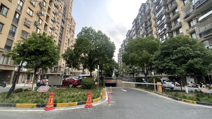 良基星尚花苑外景图