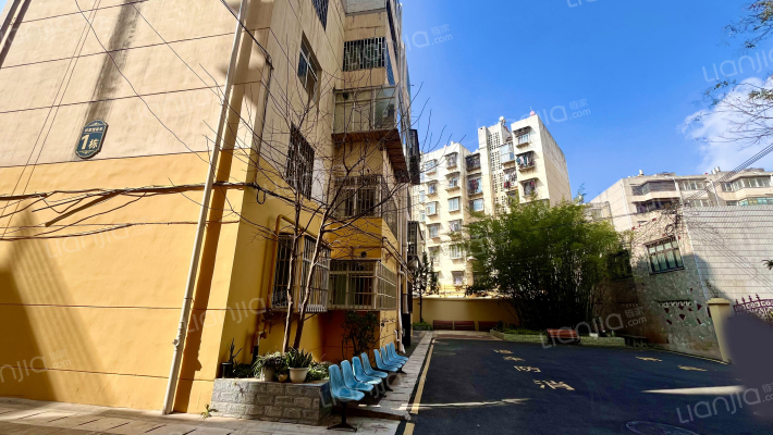 市档案馆宿舍外景图