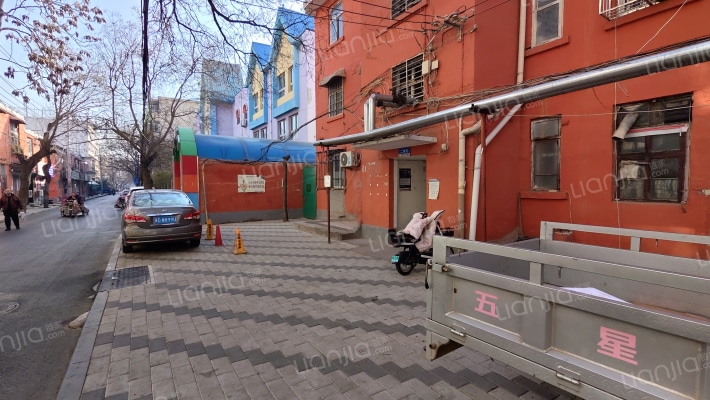 中华巷5号八中楼外景图