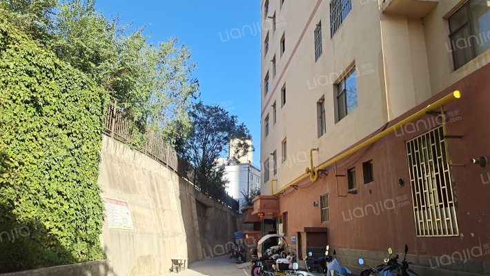 望河小筑外景图