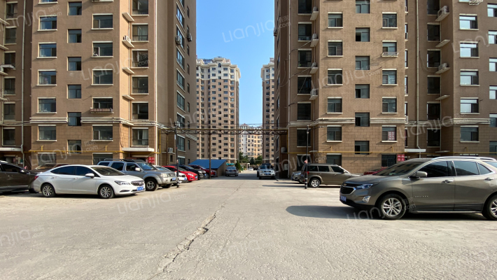 中拓假日广场外景图