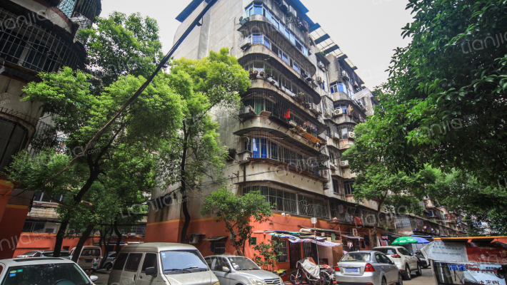 青山路小区外景图