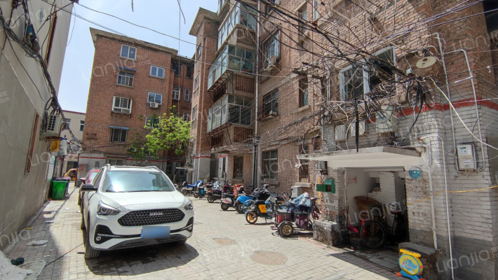 迎宾路71号院外景图