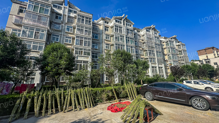 凤凰山庄外景图