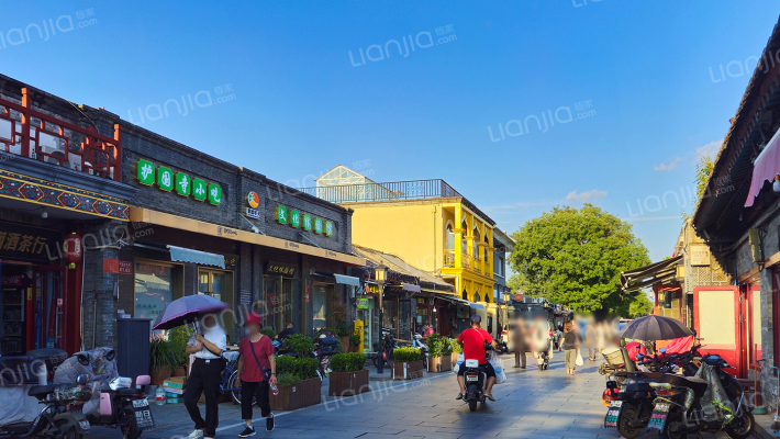 东枪厂胡同外景图