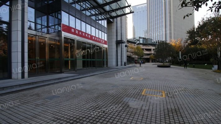 白桦林国际由西安经发地产有限公司于2011年建成;楼栋总数5栋,共计
