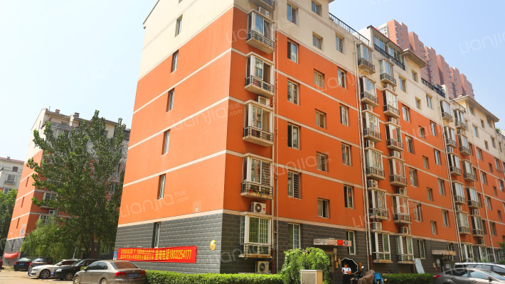 丽日青城外景图