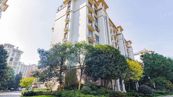 中南世纪城外景图