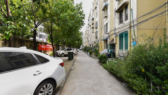 压力机械厂宿舍外景图