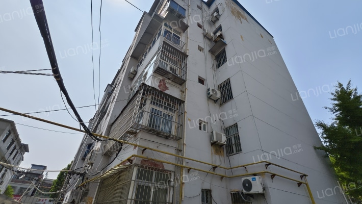 制药厂宿舍楼外景图