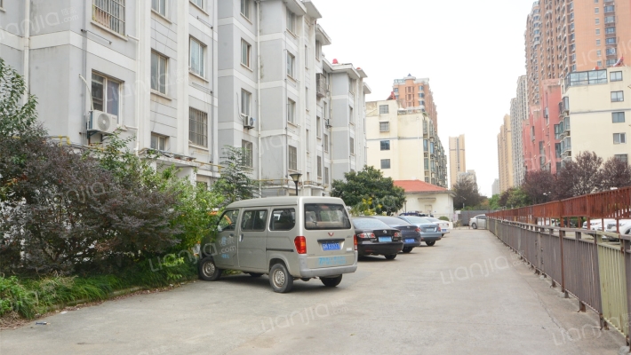 市政宿舍楼外景图