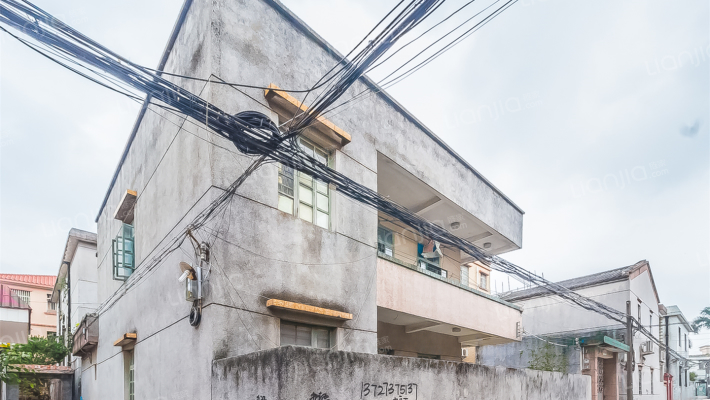 南圣村二街外景图